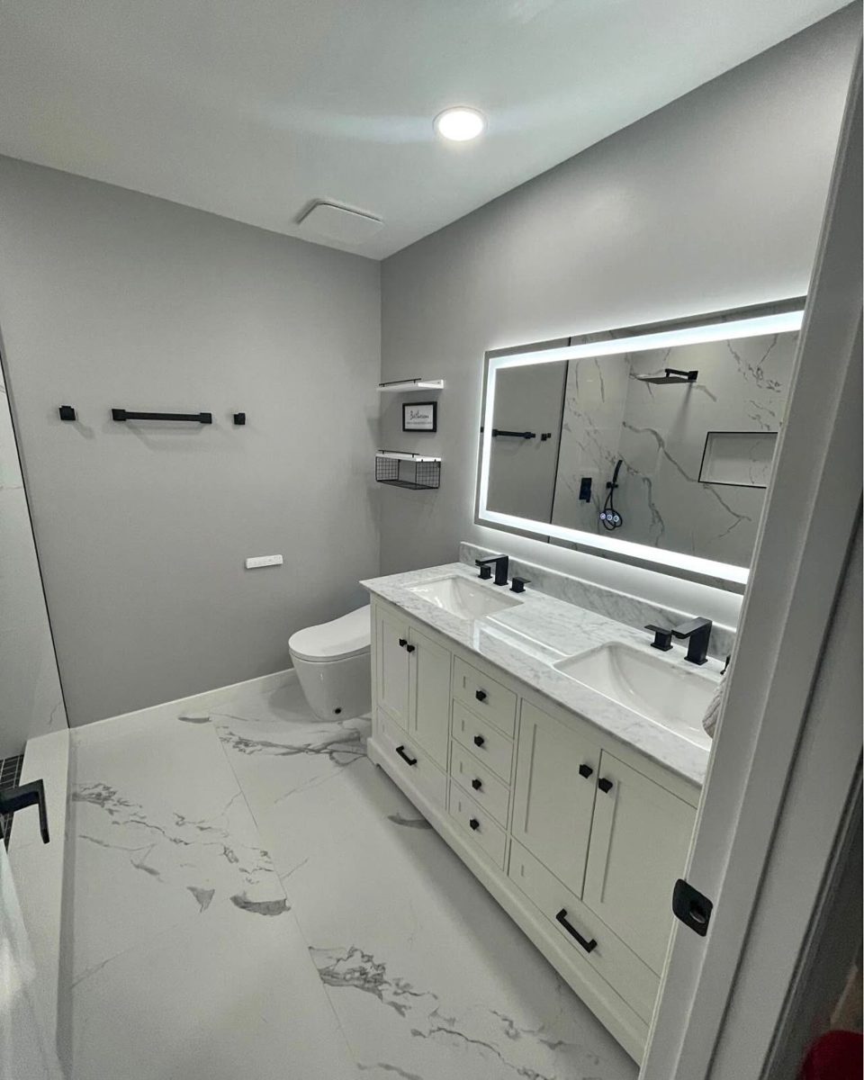 Master bath: double vanity